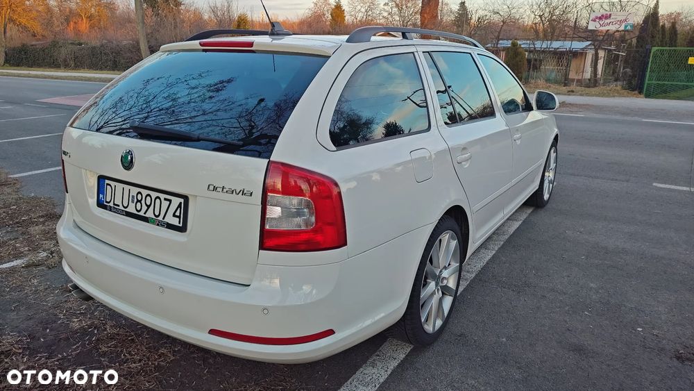 Skoda Octavia 2.0 TDI CR DPF RS - 22