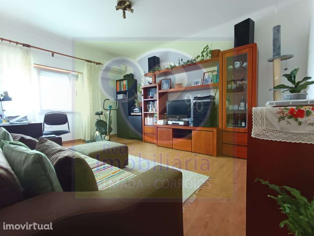 Apartamento T2, Bem localizado - Grande imagem: 2/12