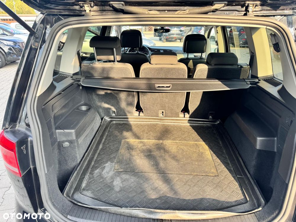 Volkswagen Touran - 26