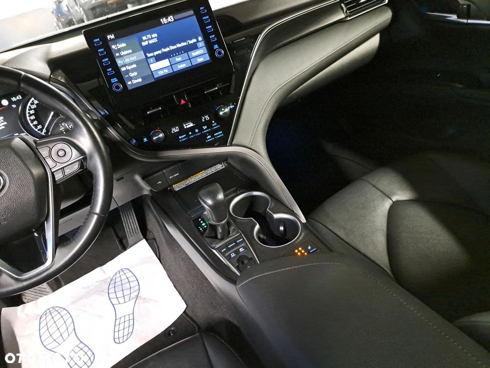 Toyota Camry 2.5 Hybrid Executive CVT - 29