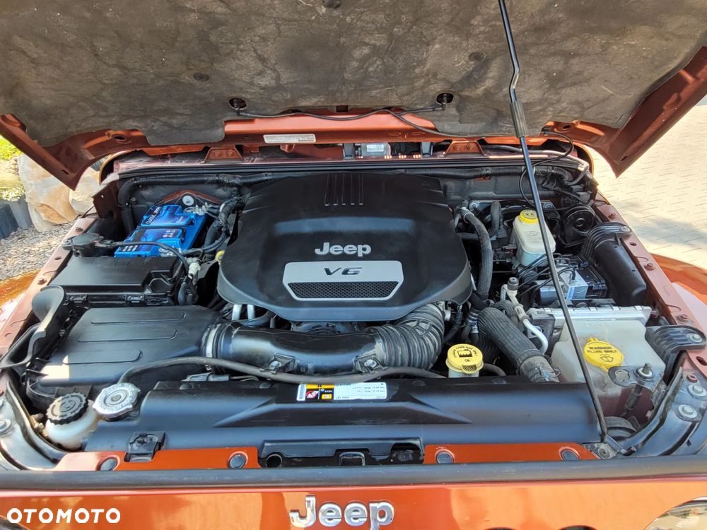 Jeep Wrangler 3.6 Unlim Sahara - 21