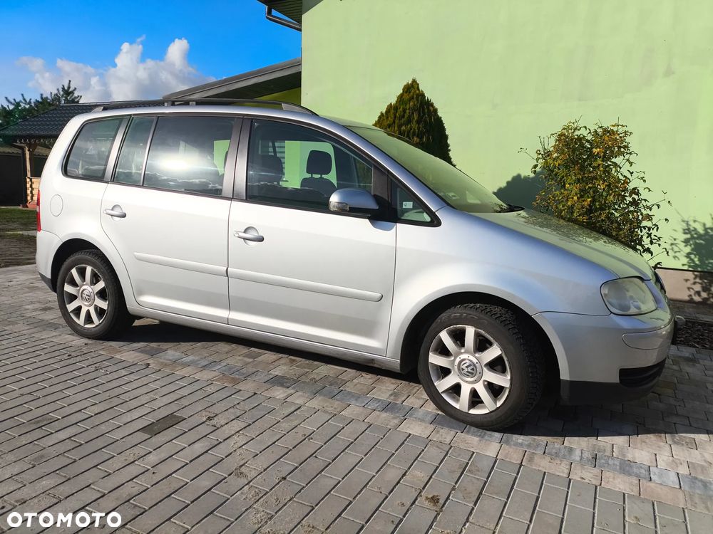 Volkswagen Touran 2.0 TDI Highline - 9