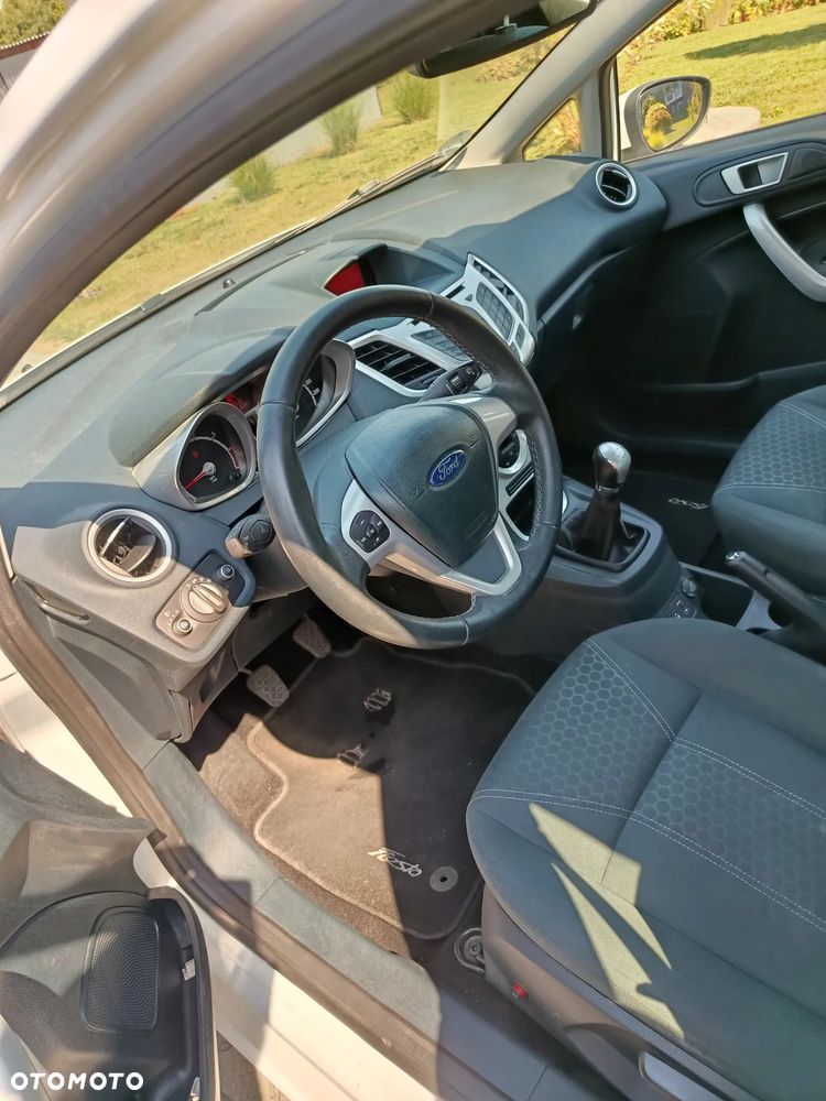 Ford Fiesta 1.25 Celebration - 9