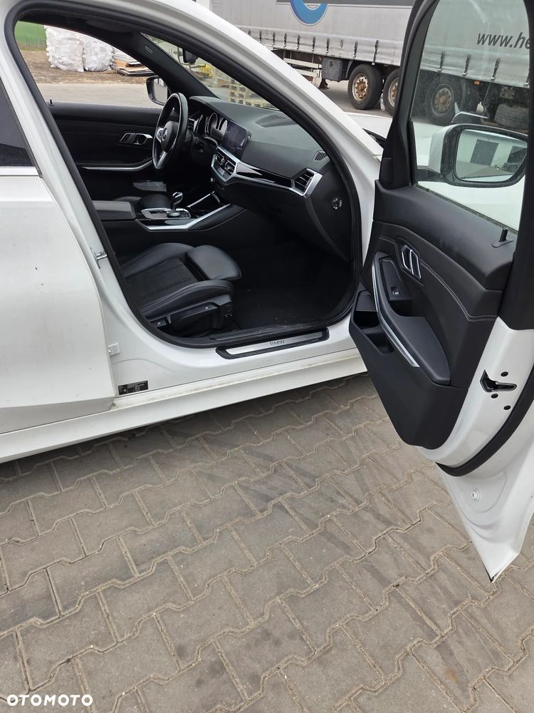 BMW Seria 3 320d xDrive Edition M Sport Shadow - 10