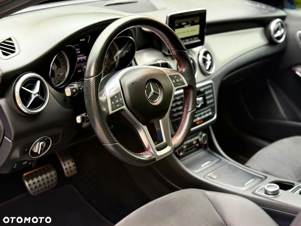 Mercedes-Benz GLA - 16