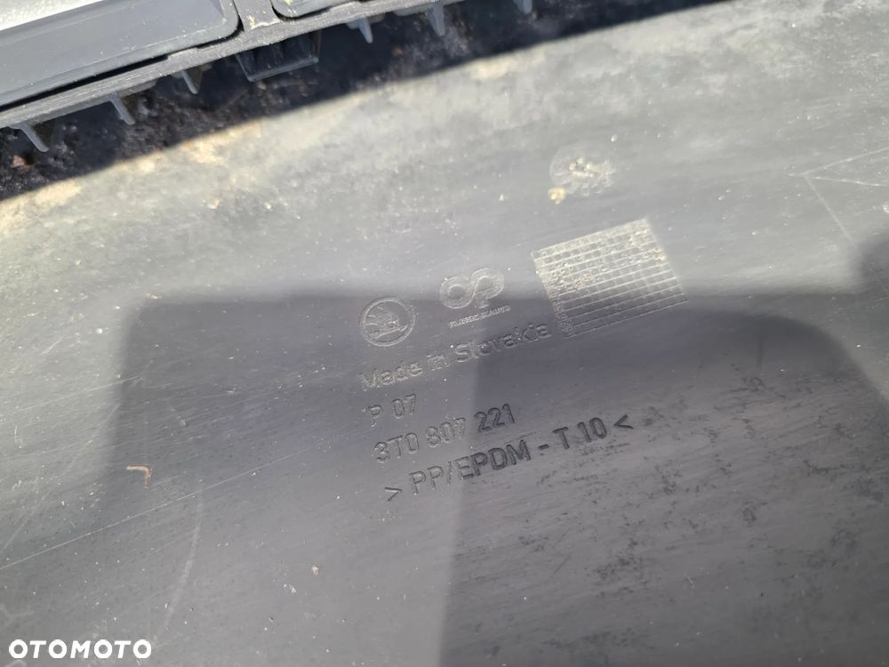SKODA SUPERB III 3 3T0 08-13 ZDERZAK PRZEDNI PRZÓD BEZ SPRYSKÓW I BEZ PDC + KRATKA ŚRODKOWA , NR 3T0807221 , NR AUKCJI NZ1794 - 35
