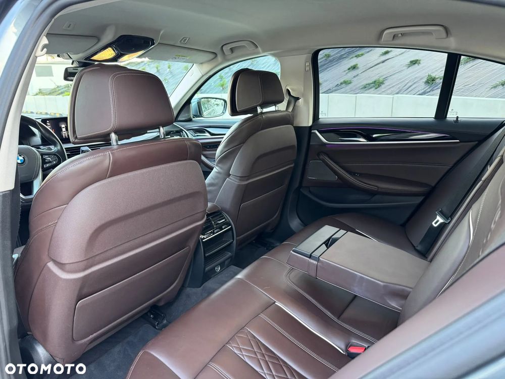 BMW Seria 5 530i xDrive Luxury Line sport - 13