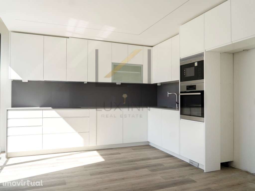 Moradia T3+1 nova com piscina e jardim - Grande imagem: 2/18