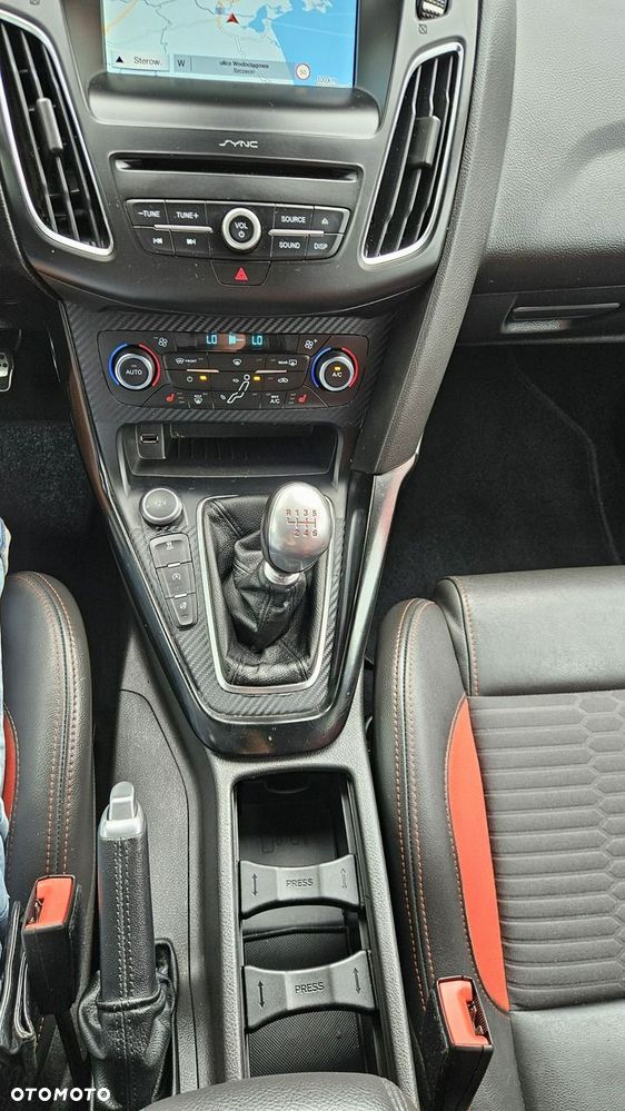 Ford Focus 2.0 EcoBoost ST mit Leder-Sport-Paket - 36