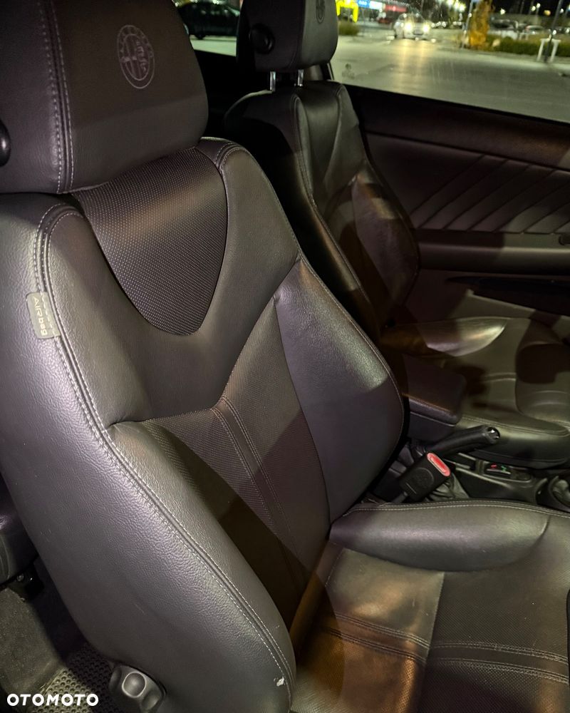 Alfa Romeo GT 1.9JTD 16V Black Line - 23