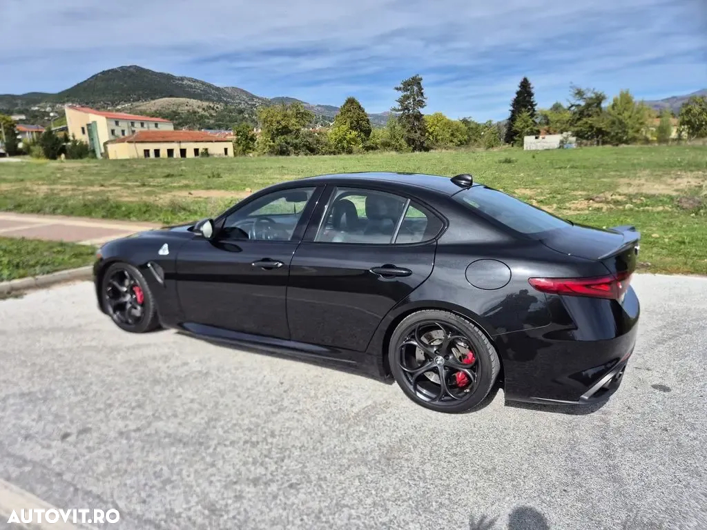 Alfa Romeo Giulia 2.9 V6 Bi-Turbo AT8 Quadrifoglio - 3