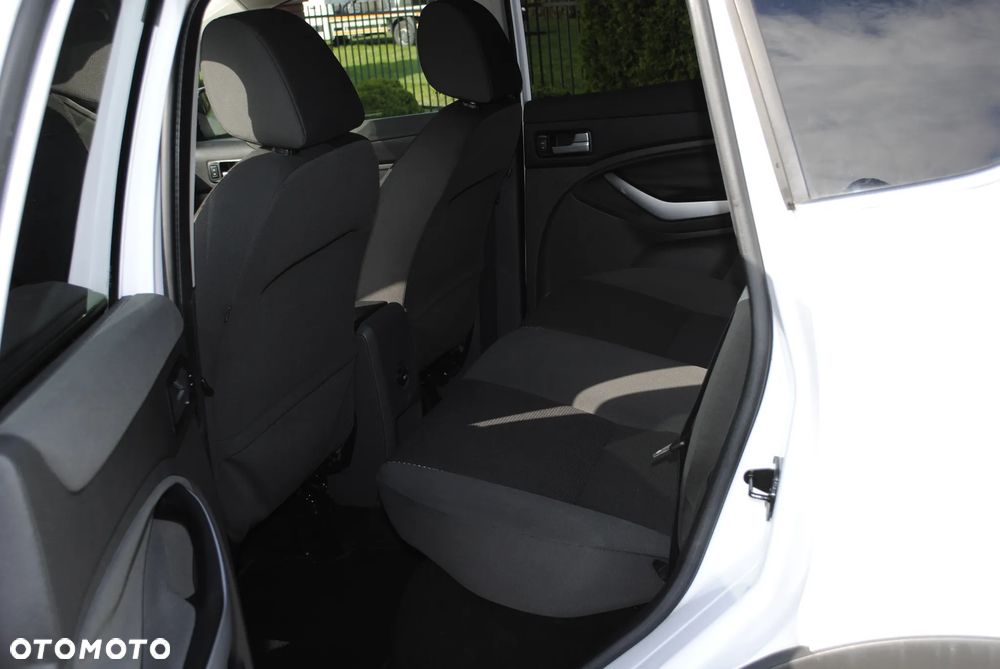 Ford Kuga - 13