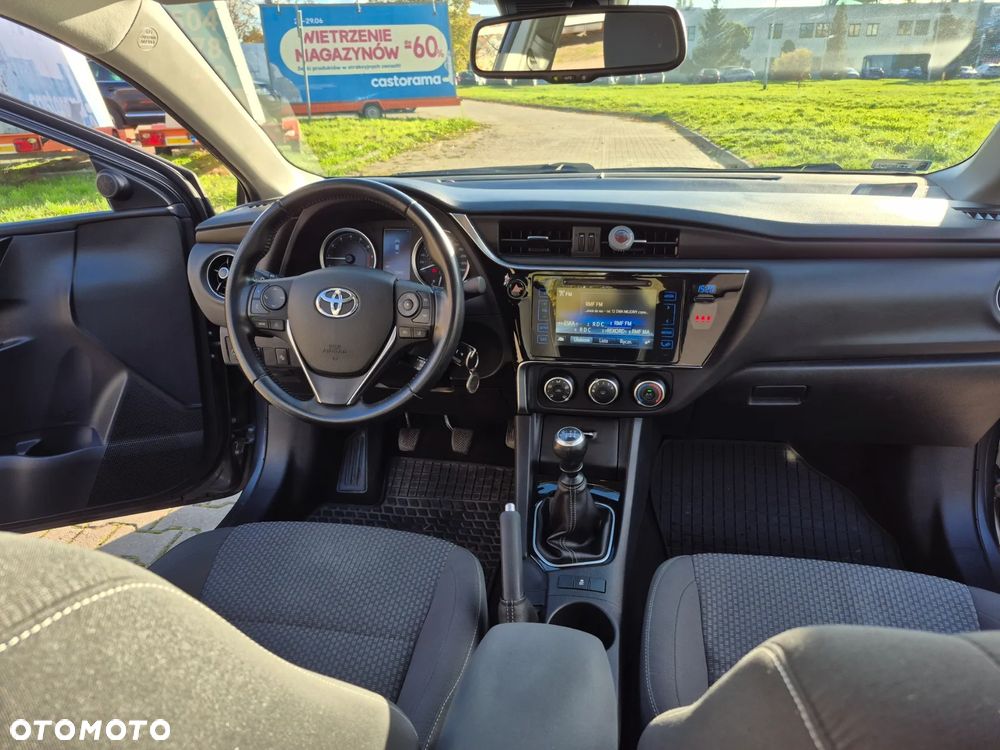 Toyota Corolla 1.6 Classic Plus - 11