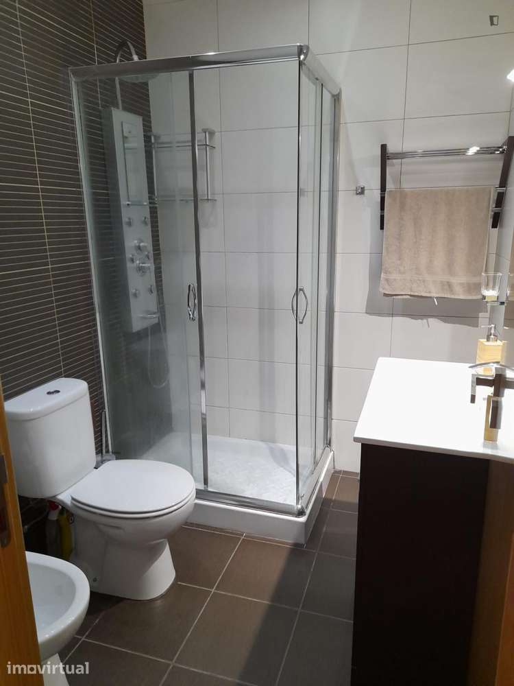 Quarto - localizado em Carcavelos Lisbon - Grande imagem: 2/20