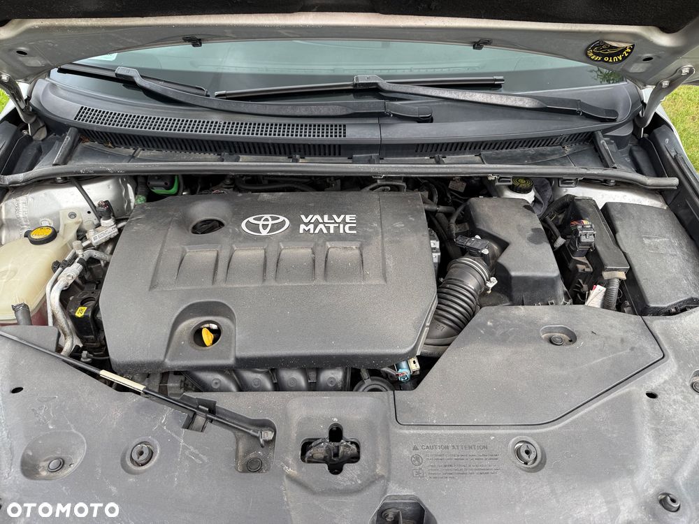Toyota Avensis 1.8 Sol - 16