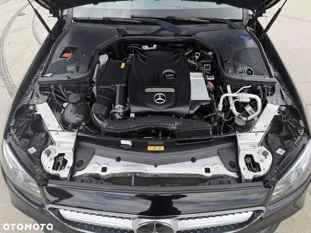 Mercedes-Benz Klasa E 300 9G-TRONIC - 26