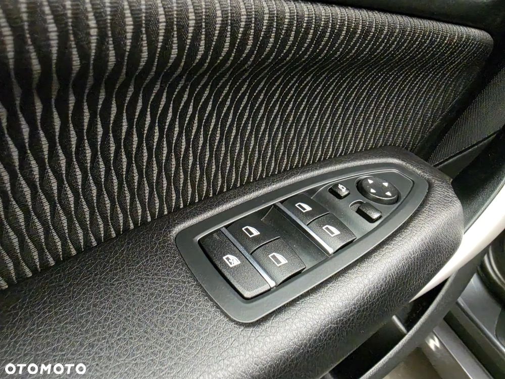BMW Seria 1 116d EfficientDynamics Edition Sport Line - 30