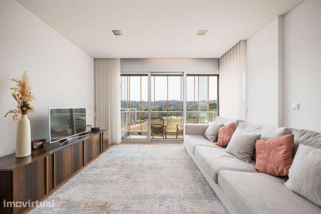 Apartamento T3 com garagem em zona da Quinta da Portela - Grande imagem: 2/20