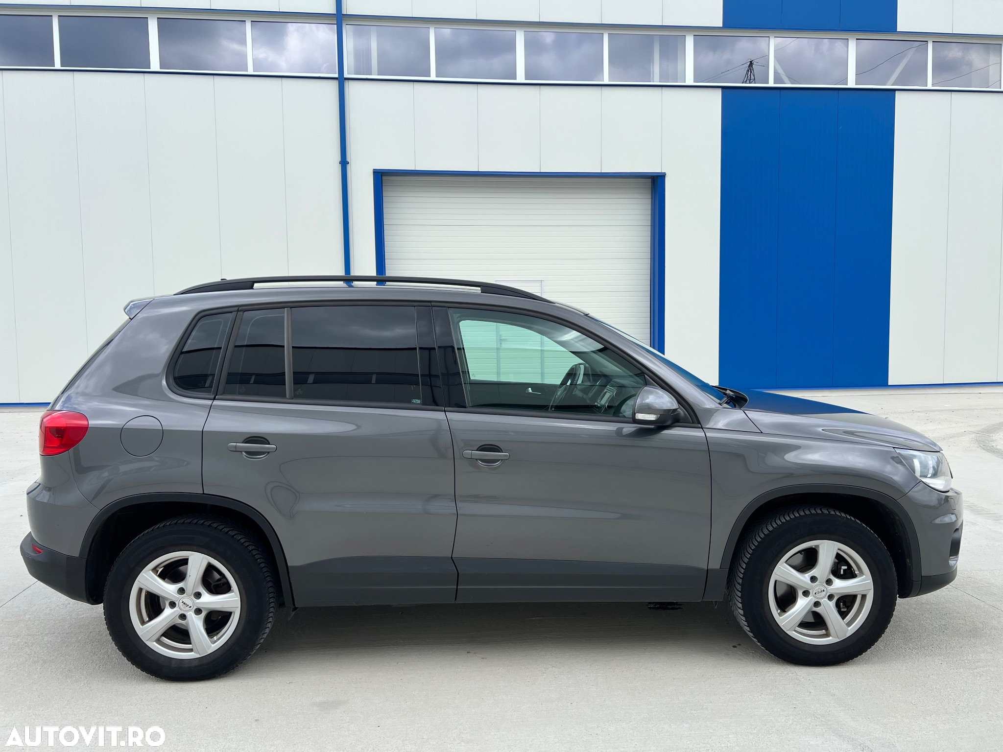 Volkswagen Tiguan 2.0 TDI 4Motion DSG Sport & Style - 6