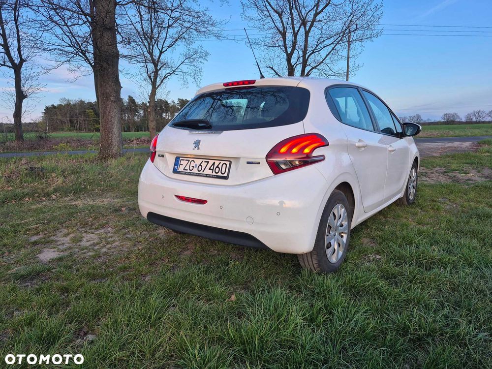 Peugeot 208 - 3