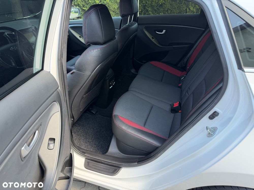 Hyundai i30 1.6 GDI Turbo Luxury - 25