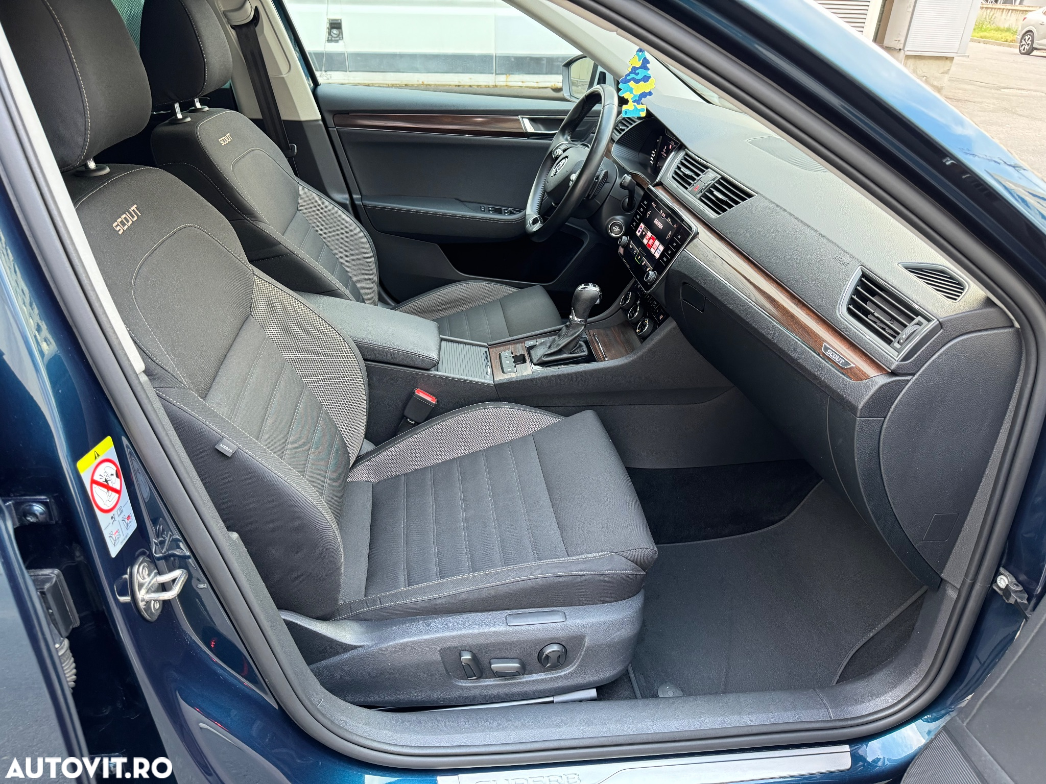 Skoda Superb Combi 2.0 TDI 4X4 DSG Scout - 8