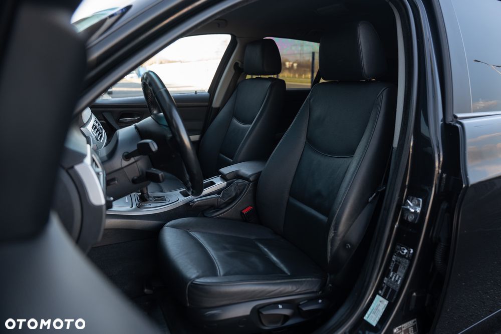 BMW Seria 3 320d DPF Edition Exclusive - 23