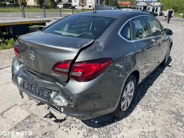 Opel Astra IV 1.4 T Business EU6 - 4