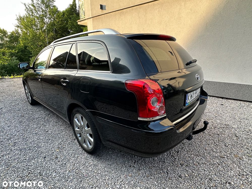 Toyota Avensis - 8