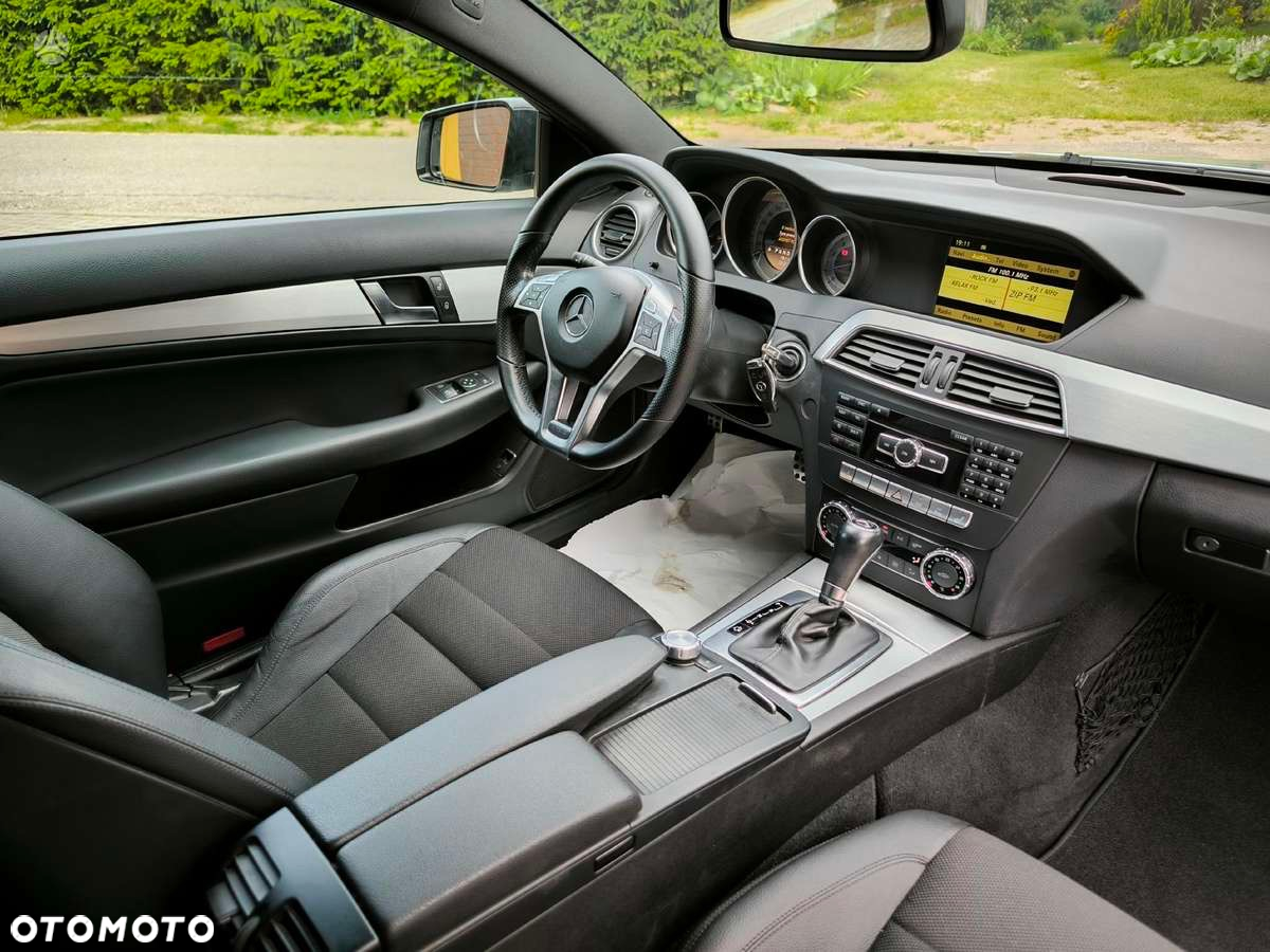 Mercedes-Benz Klasa C 180 Coupe BlueEFFICIENCY 7G-TRONIC Edition 1 - 17