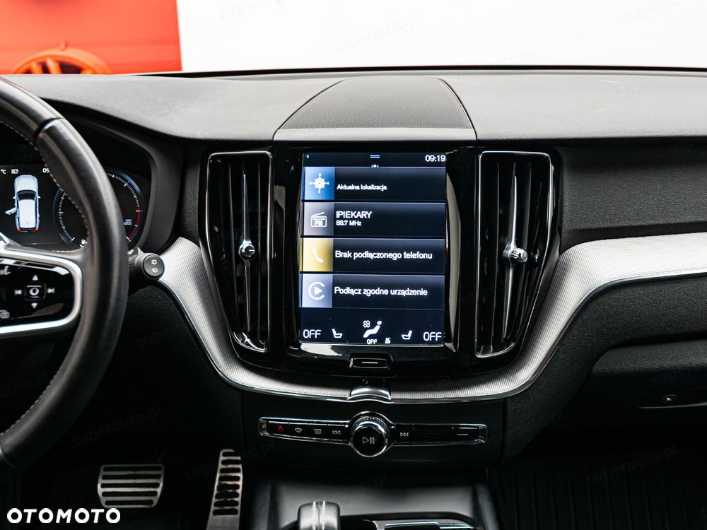 Volvo XC 60 B4 D AWD R-Design - 18