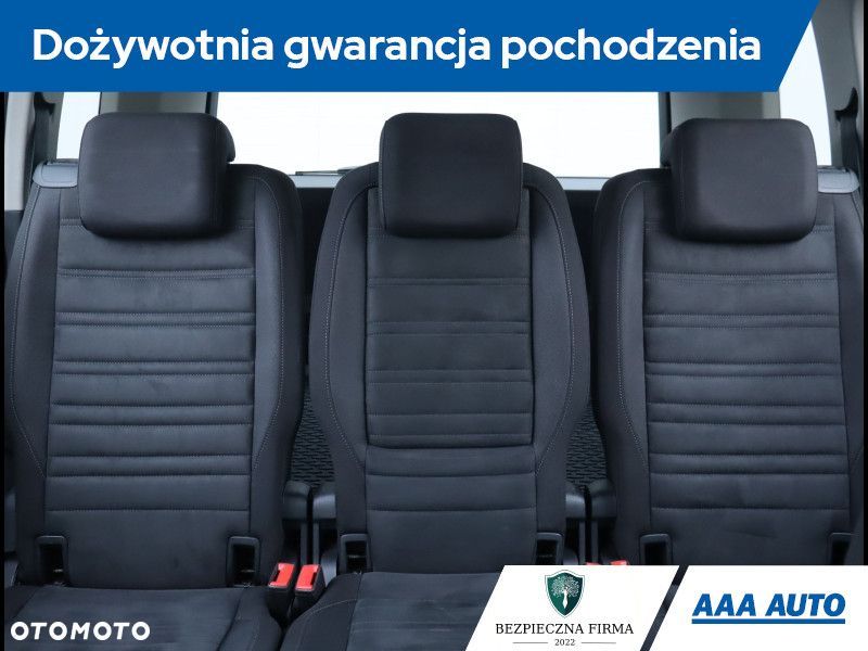 Volkswagen Touran - 11