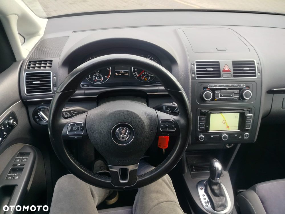Volkswagen Touran - 25