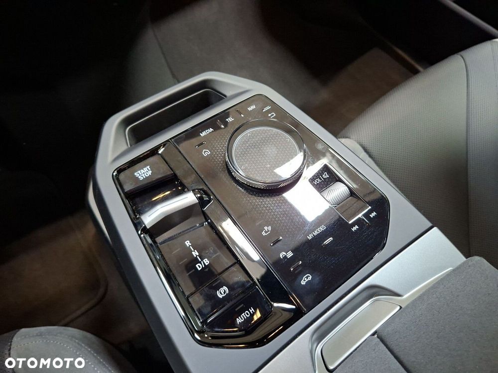 BMW iX xDrive45 100.6kWh - 18