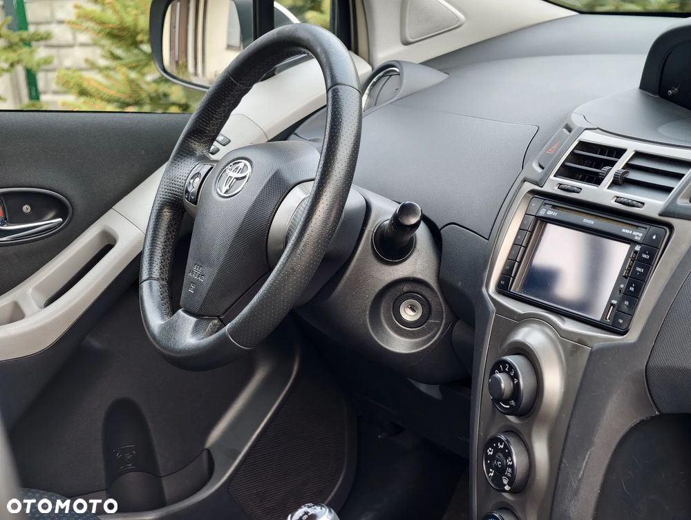 Toyota Yaris 1.33 Premium - 11