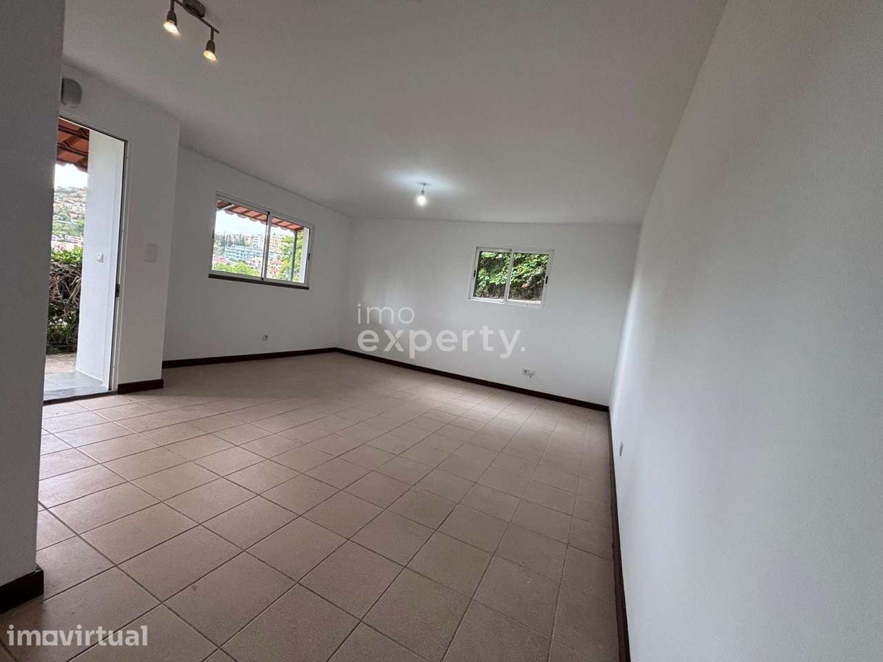 Apartamento T1+1 Remodelado em Santo António, Funchal - Grande imagem: 4/12