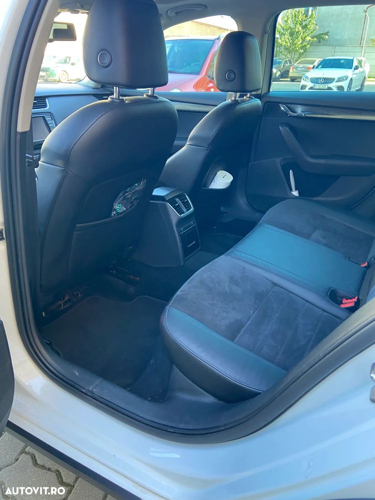Skoda Octavia 2.0 TDI DSG 4X4 RS - 8