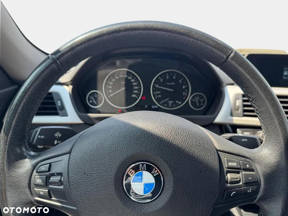 BMW 3GT 320i GPF xDrive Advantage - 11