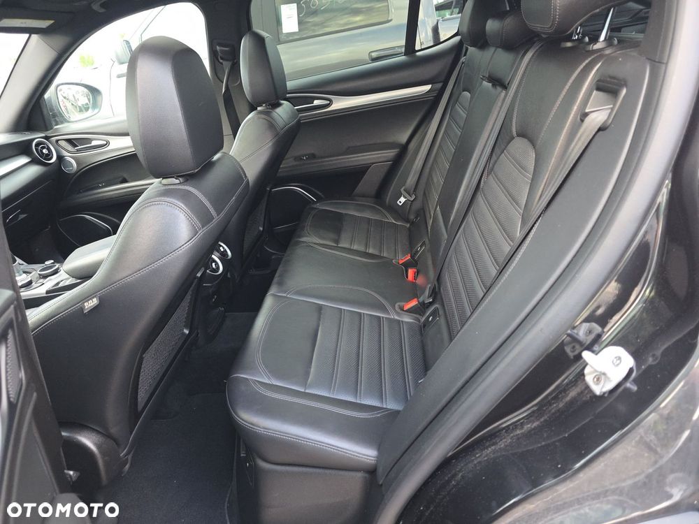 Alfa Romeo Stelvio 2.0 Turbo TI Q4 - 10