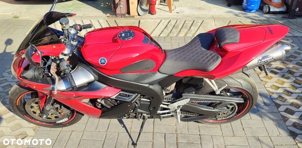 Yamaha R1 - 9