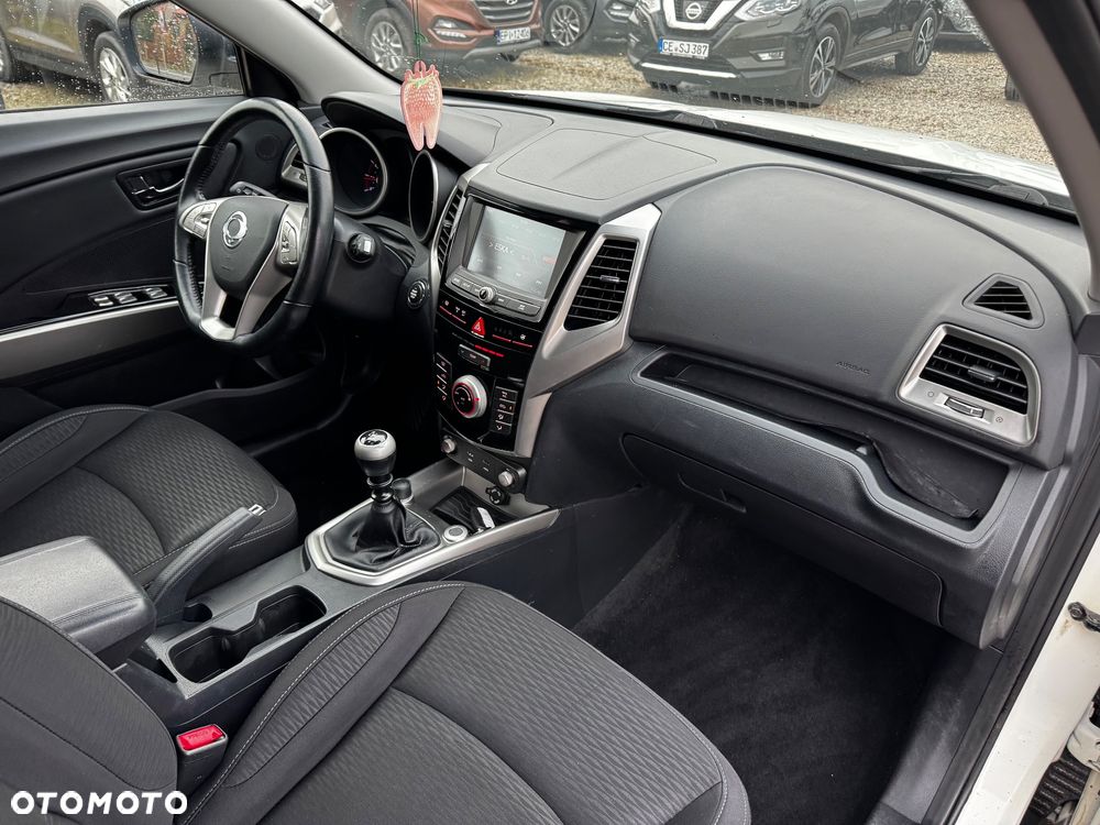 SsangYong/KGM Tivoli e-XGi 160 2WD Black+White - 35