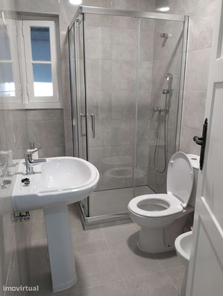 Quarto para alugar a rapariga em Queluz, junto à estação do comboio - Grande imagem: 5/6