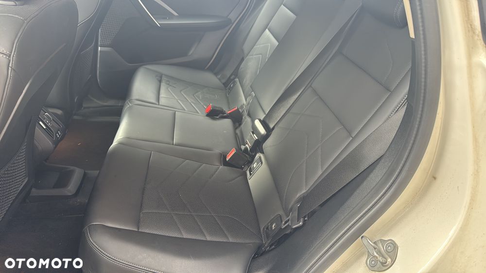 BMW iX1 xDrive30 66.5kWh xLine - 16