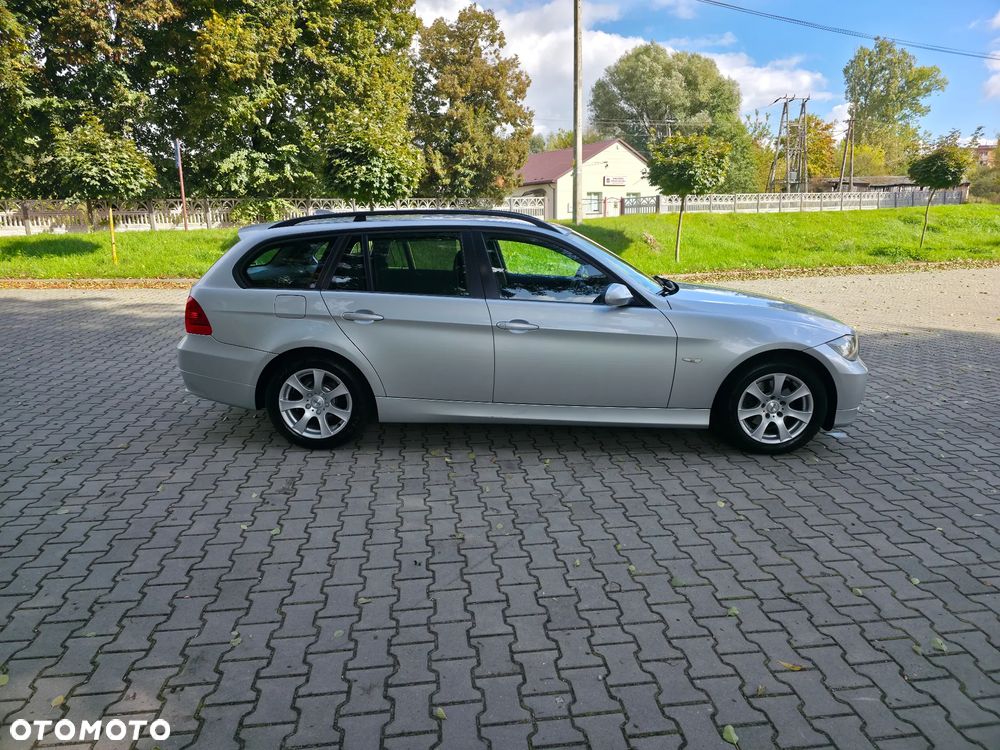 BMW Seria 3 318i Touring - 5