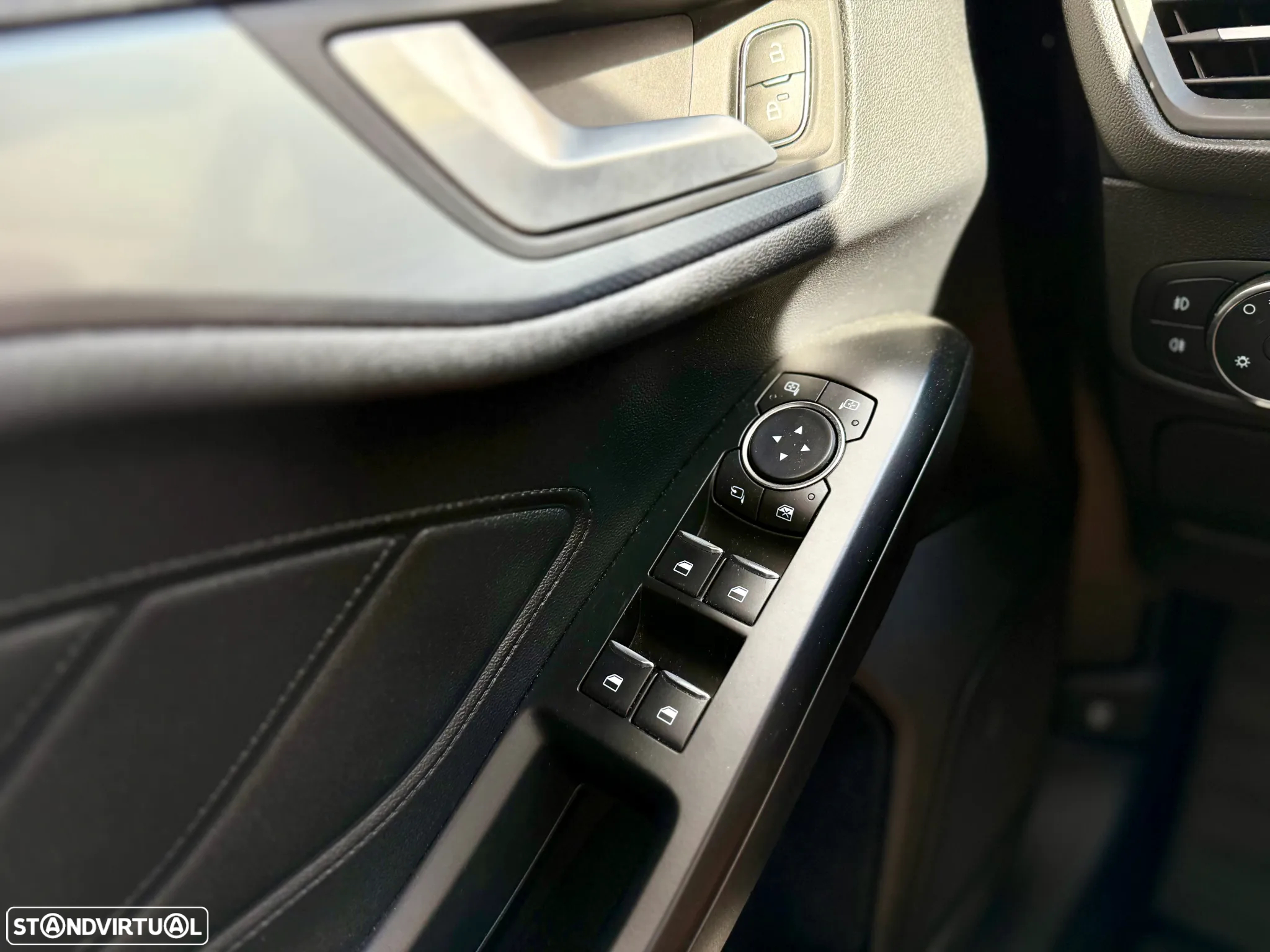 Ford Focus 1.0 EcoBoost Active - 17