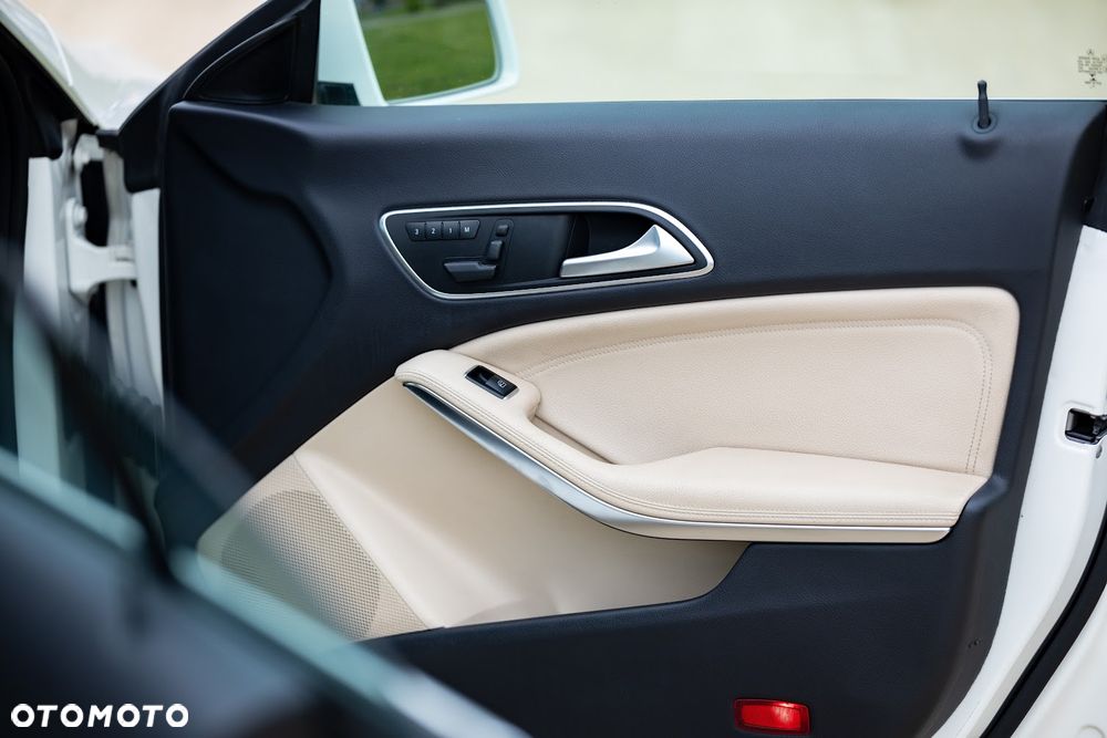 Mercedes-Benz CLA 250 7G-DCT - 23