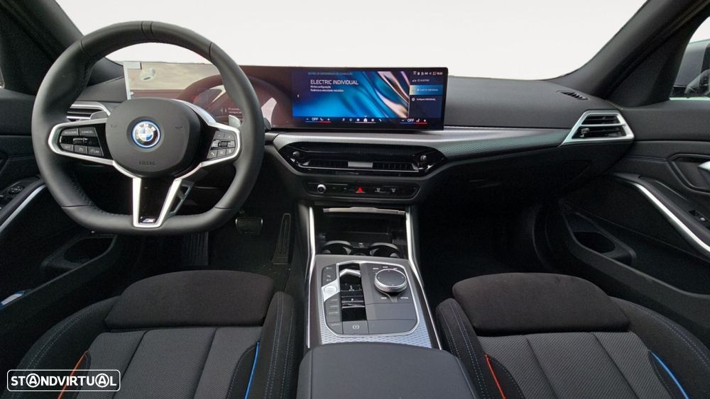 BMW 330 e Touring Pack Desportivo M Pro Auto - 12