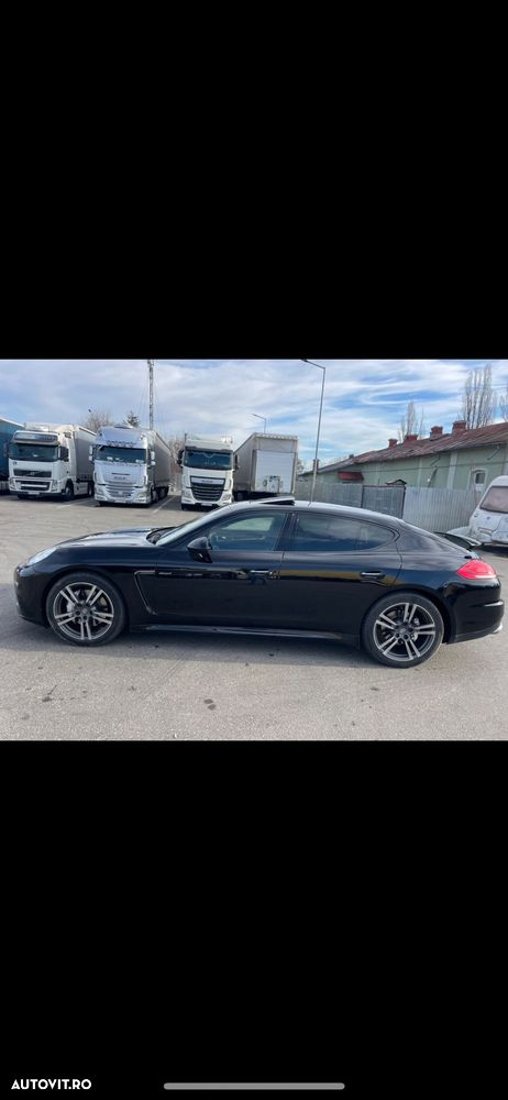 Porsche Panamera - 4