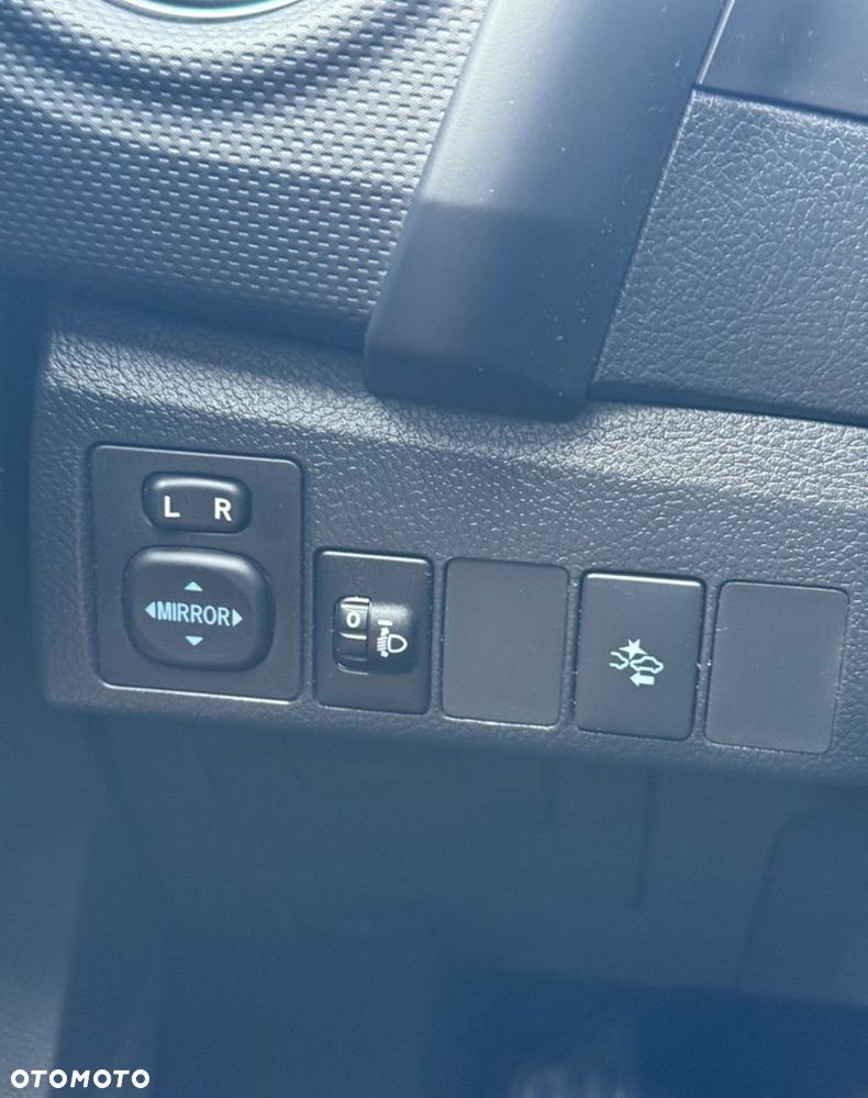 Toyota Auris 1.33 Dual-VVT-i - 15