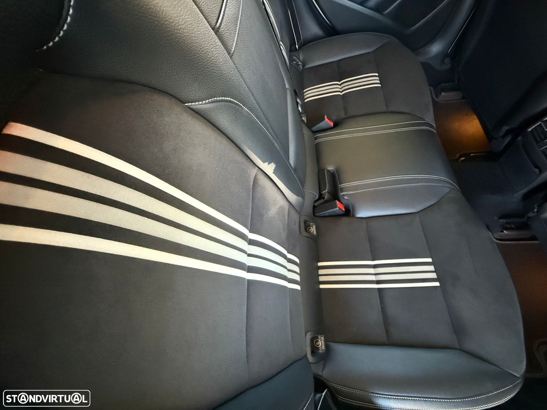 Mercedes-Benz GLA 220 d AMG Line - 34